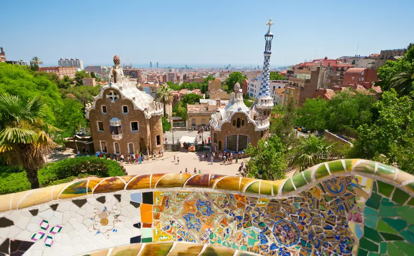 バルセロナのグエル公園は観光におすすめのスポット